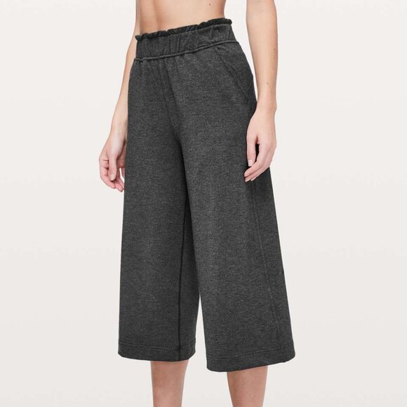 lululemon‎ athletica Women's Gray Hello Sunday Wide Leg Cropped Pants - Size 4 - Picture 1 of 5